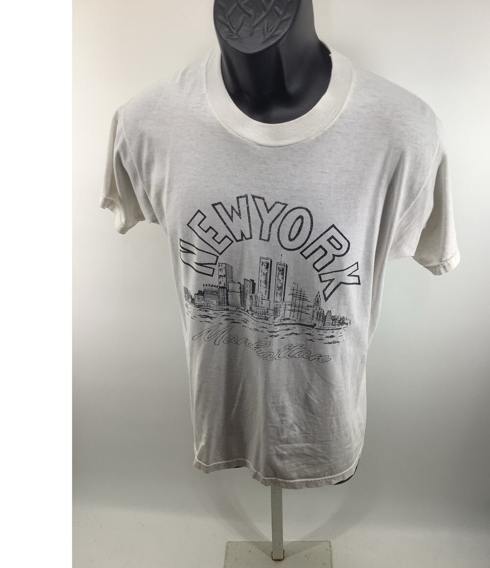 Vintage New York Manhattan Skyline Twin Towers Graphic T Shirt White 19x26